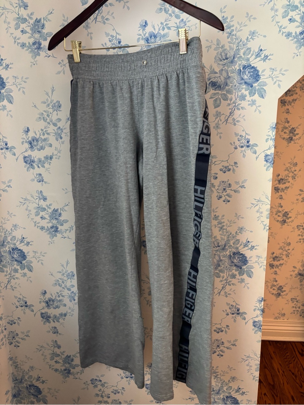 Tommy Hilfiger Women’s Gray Sweat Joggers with Navy Logo Tape